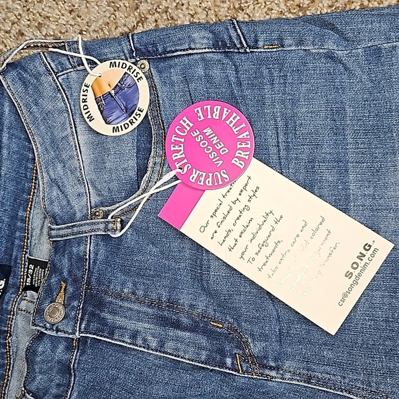 S.O.N.G. Curvy Skinny Midrise Crop Jeans - Picture 6 of 9